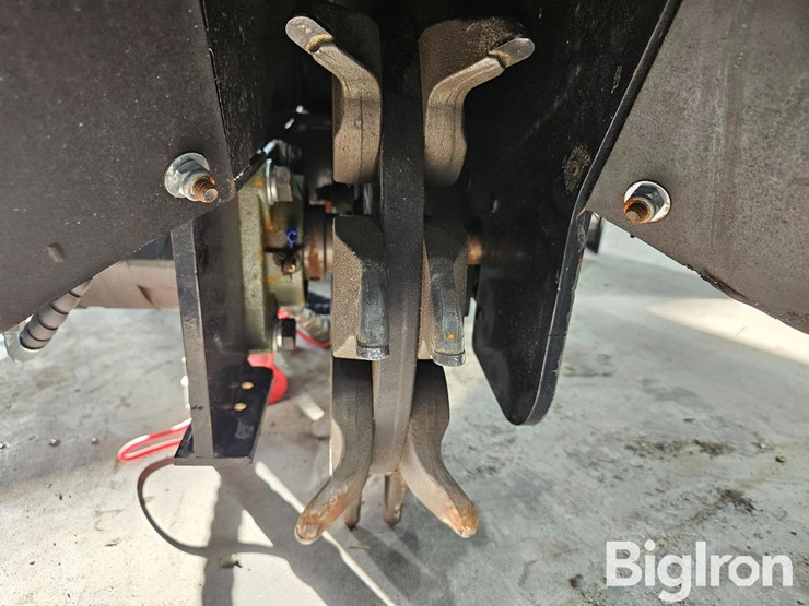 2025-massey-ferguson-730-image-14