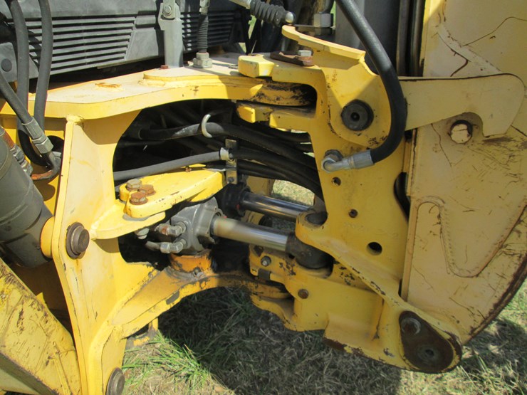 new-holland-b95b-image-8