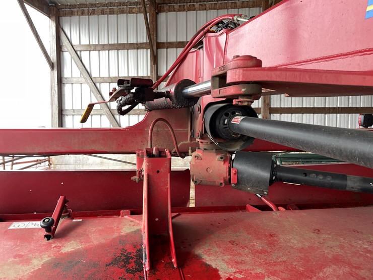 2015-new-holland-313-image-16