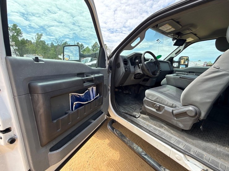 2016-ford-f550-image-12