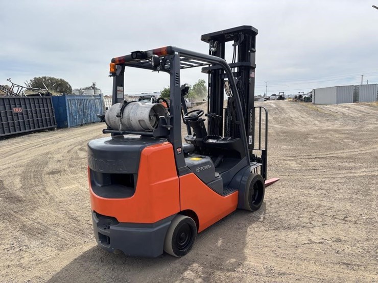 2013-toyota-8fgcu32-image-3