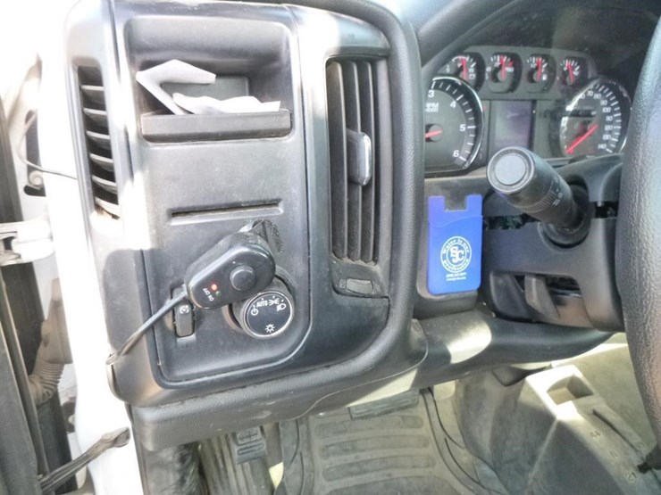 2017-chevrolet-2500-image-11