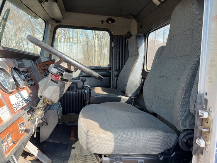 2001-kenworth-t800-image-28