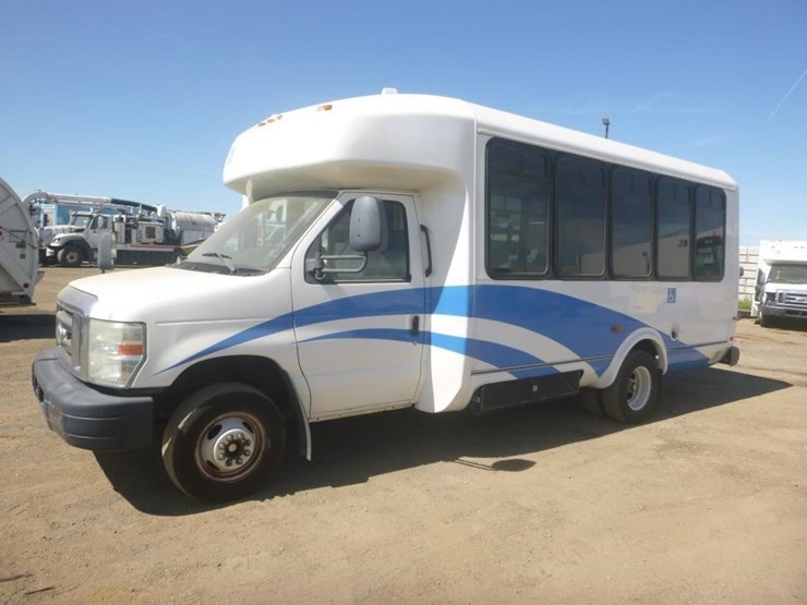 2014-ford-e450-image-1