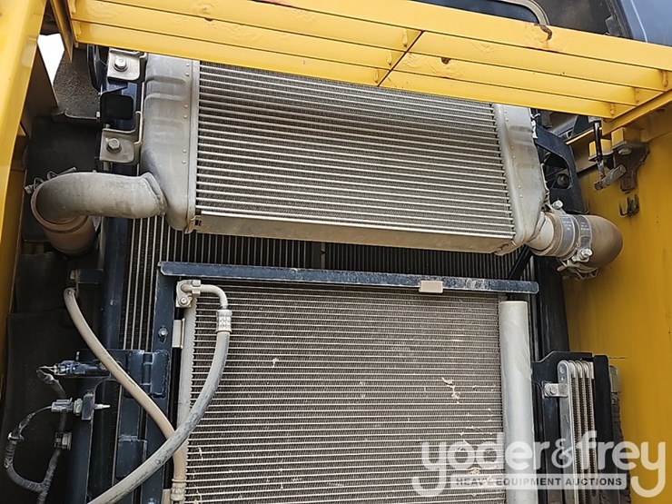 2016-komatsu-pc210-lc-11-image-48