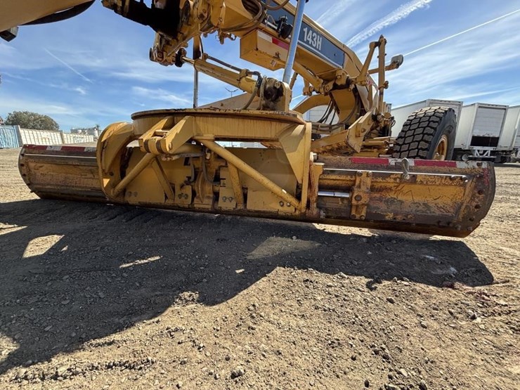 2006-caterpillar-143h-image-23