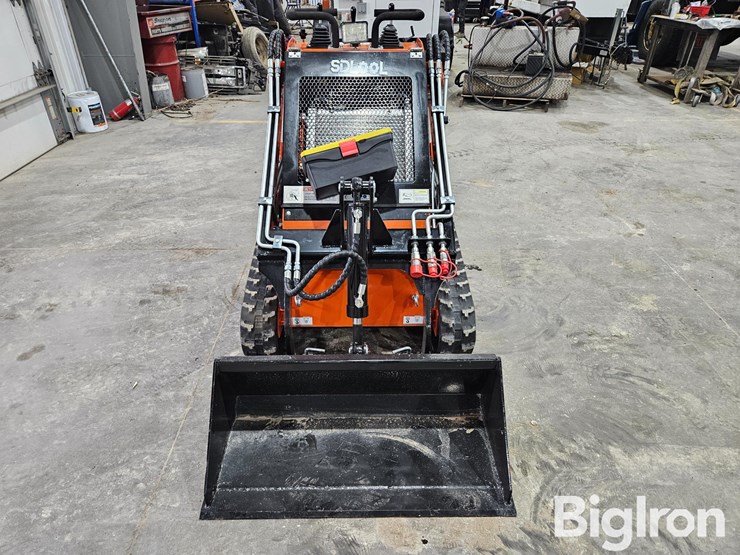 2025-massey-ferguson-730-image-2