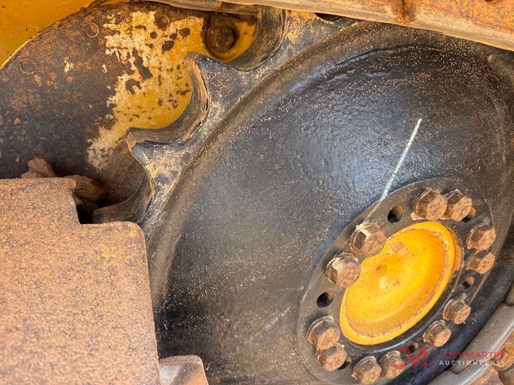 2016-deere-650k-lgp-image-14