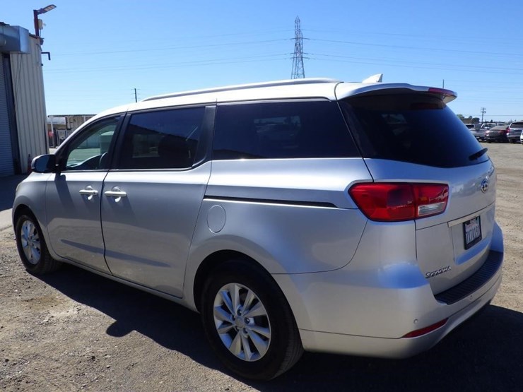 2016-kia-sedona-image-4