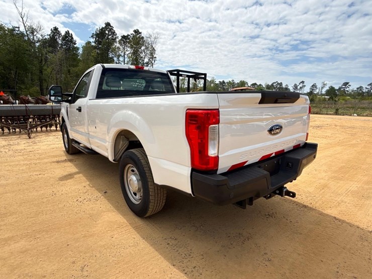 2018-ford-f250-xl-image-3