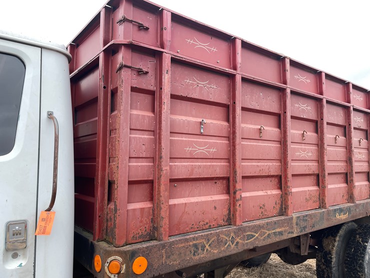 #113-•-1982-international-1754-single-axle-grain-truck-(has-wi-title)-image-16