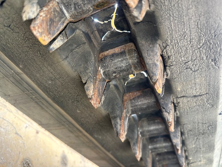 2017-caterpillar-239d-image-59