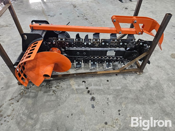 2025-massey-ferguson-730-image-4