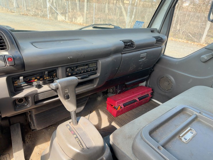 2002-isuzu-npr-hd-image-19