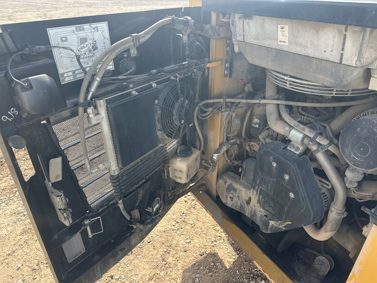 2017-caterpillar-239d-image-39