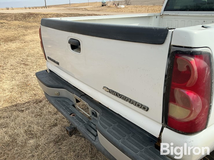 2004-chevrolet-silverado-2500-image-20