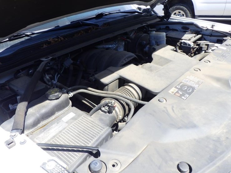 2016-chevrolet-tahoe-image-11