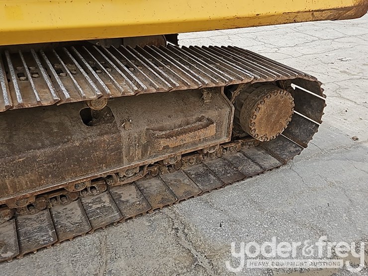 2016-komatsu-pc210-lc-11-image-21