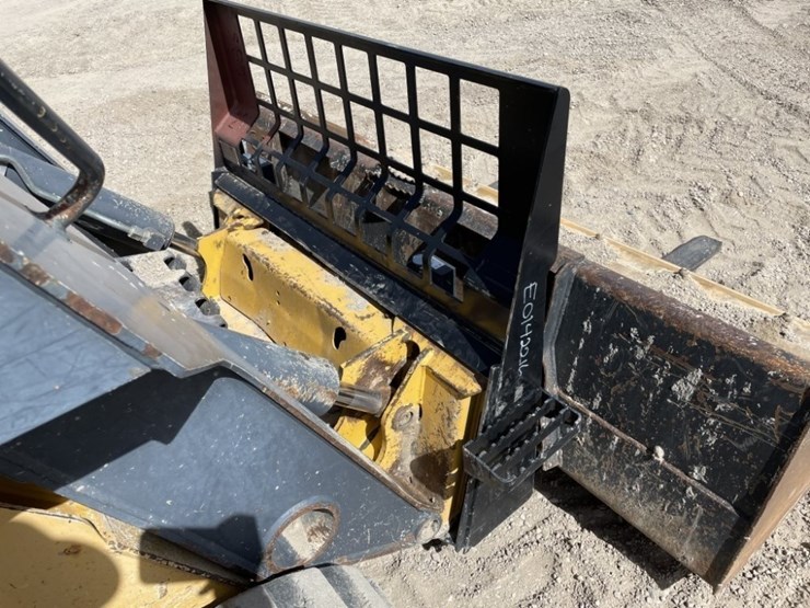 2013-deere-333e-image-10