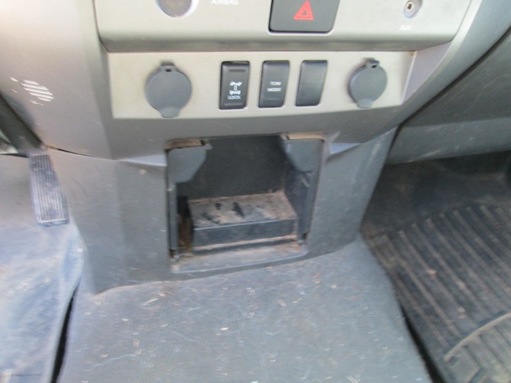 2004-nissan-titan-image-33