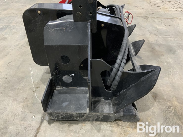 2025-massey-ferguson-730-image-12