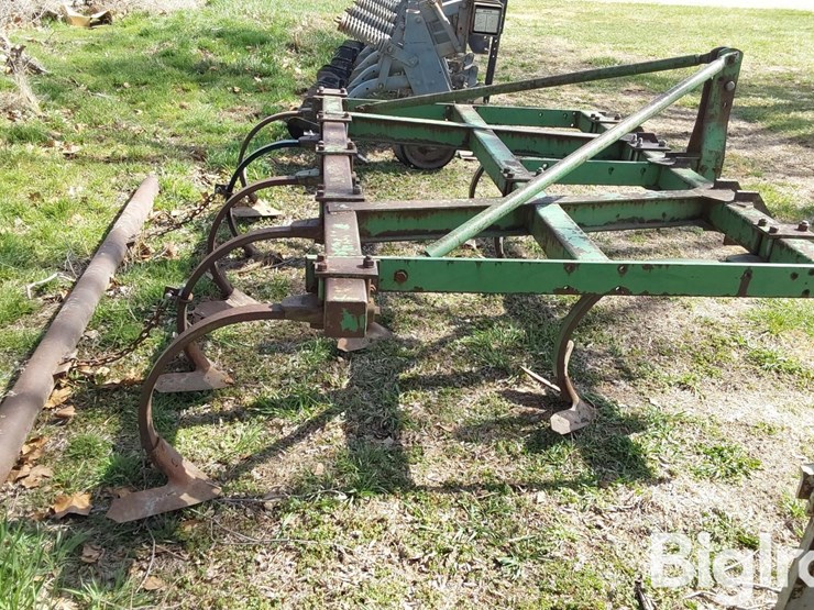 john-deere-100-image-4