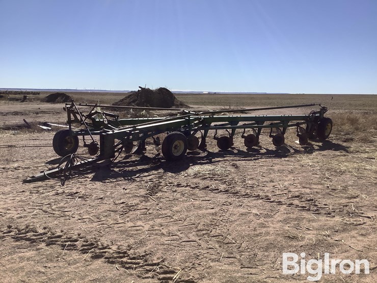 john-deere-8-image-1