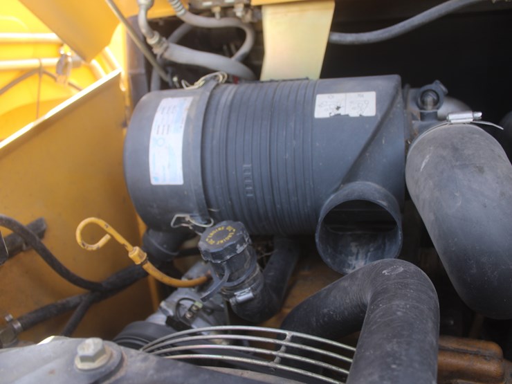 john-deere-325-image-24