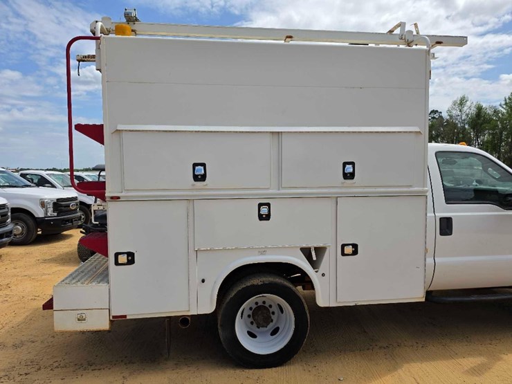 2015-ford-f550-image-8