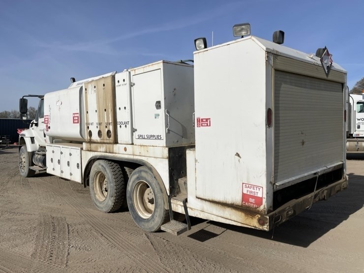 2008-international-7500-t/a-fuel-&-lube-truck-image-3