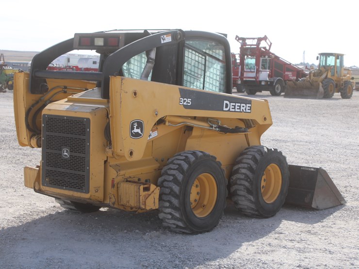 john-deere-325-image-6