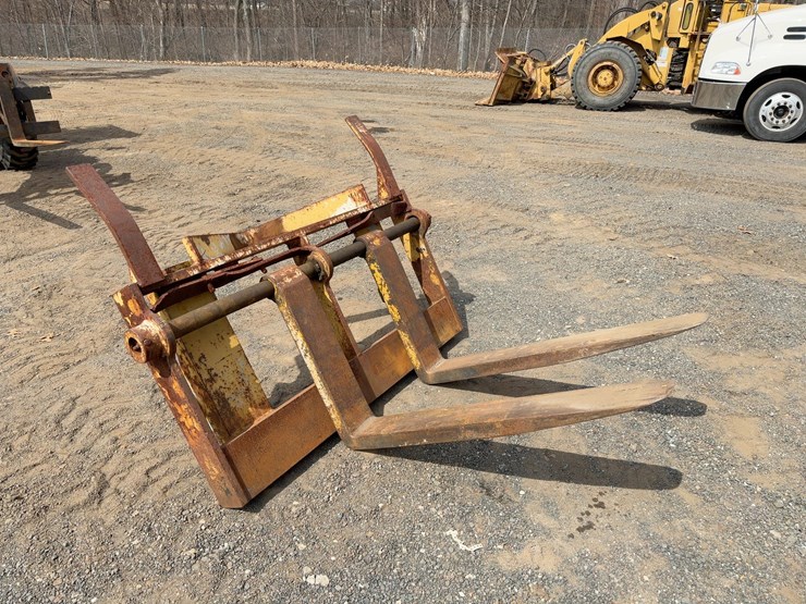 48"-wheel-loader-forks-image-5