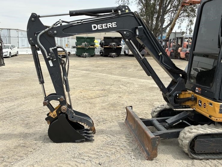 2023-deere-30g-image-5