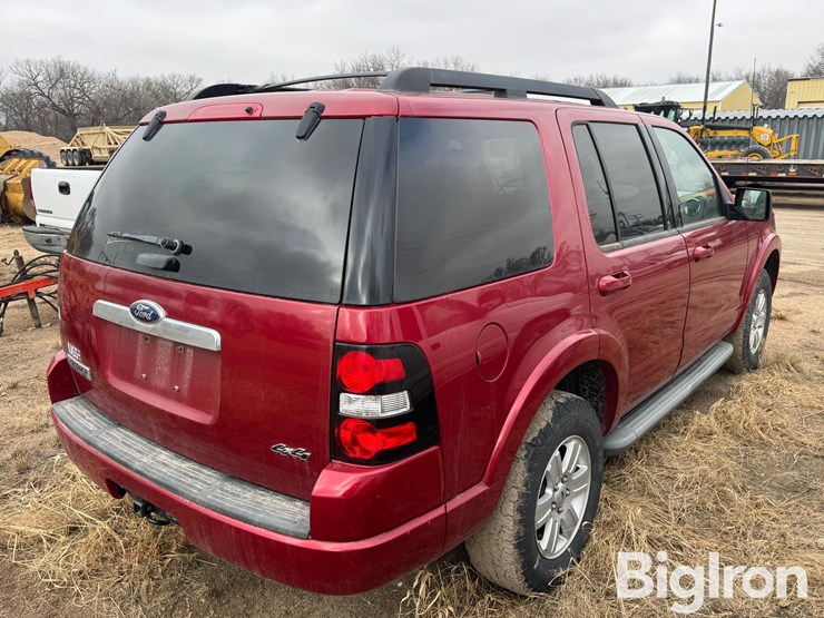 2010-ford-explorer-xlt-image-5