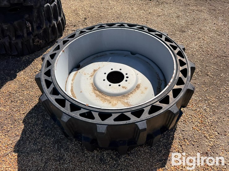 valley-revolution-47x15"-irrigation-tire-&-rim-image-5