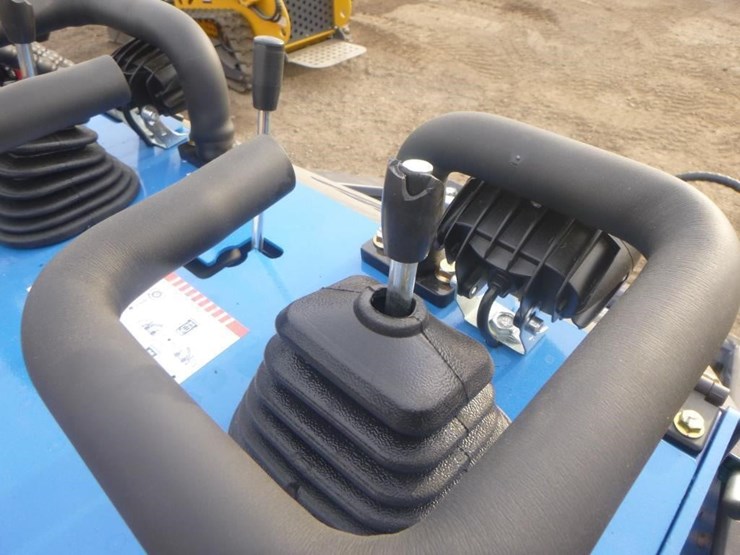 2026-zjg-zj-380-skid-steer-track-loader-image-16