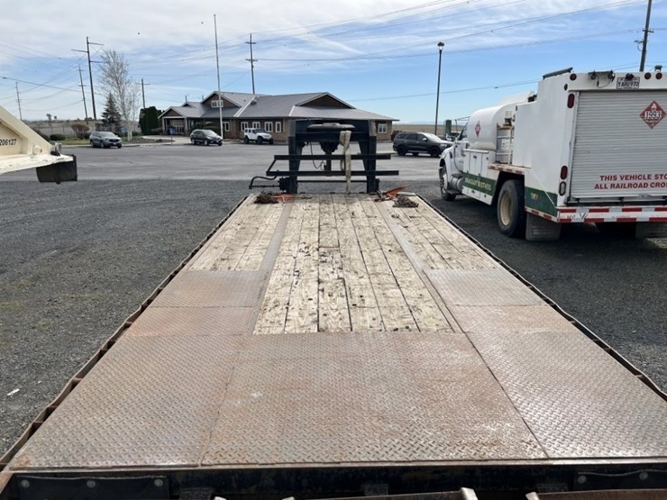 2012-elite-t/a-gooseneck-equipment-trailer-image-8