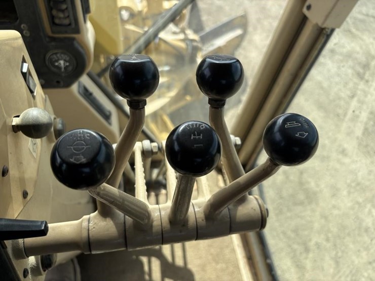 2006-caterpillar-143h-image-50