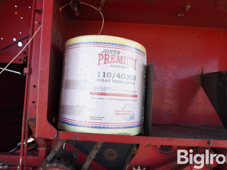 2004-new-holland-br780-image-14