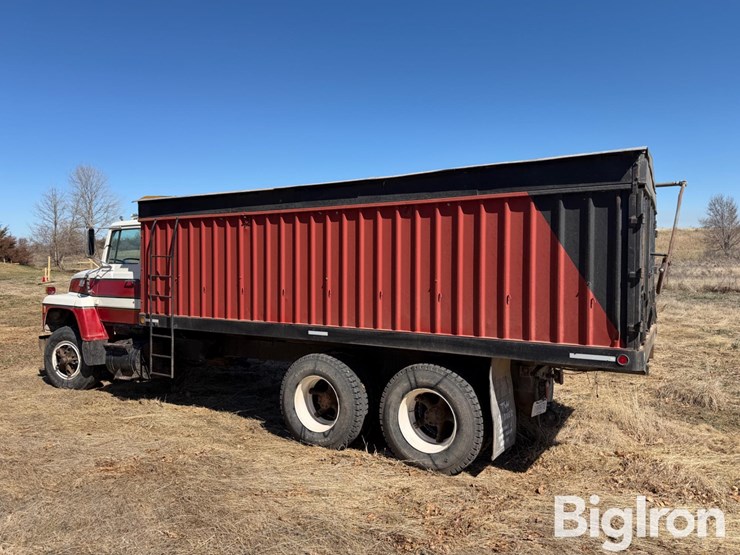 1977-ford-ln900-image-7