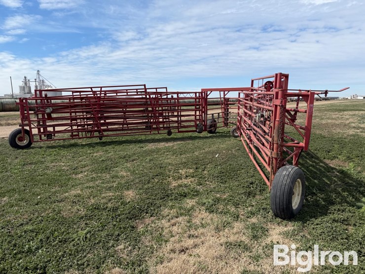 diamond-w-portable-folding-livestock-corral-image-5