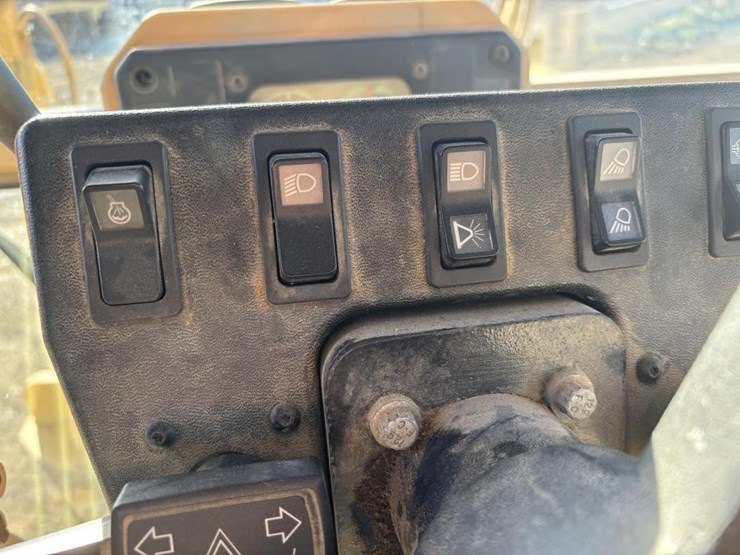 2006-caterpillar-143h-motor-grader-image-40