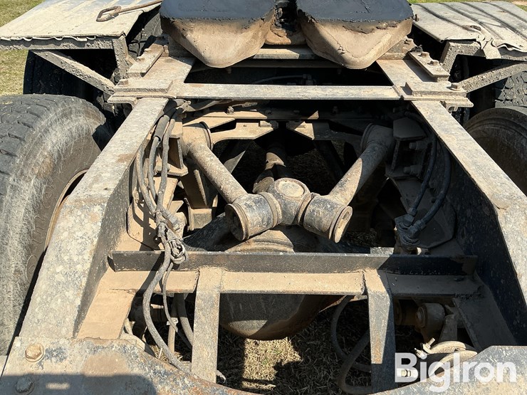 1997-peterbilt-385-image-16