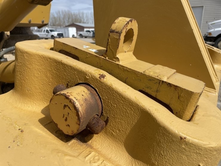 2015-caterpillar-d8t-image-41