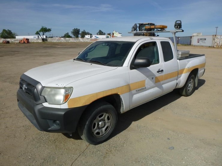 2013-toyota-tacoma-image-2