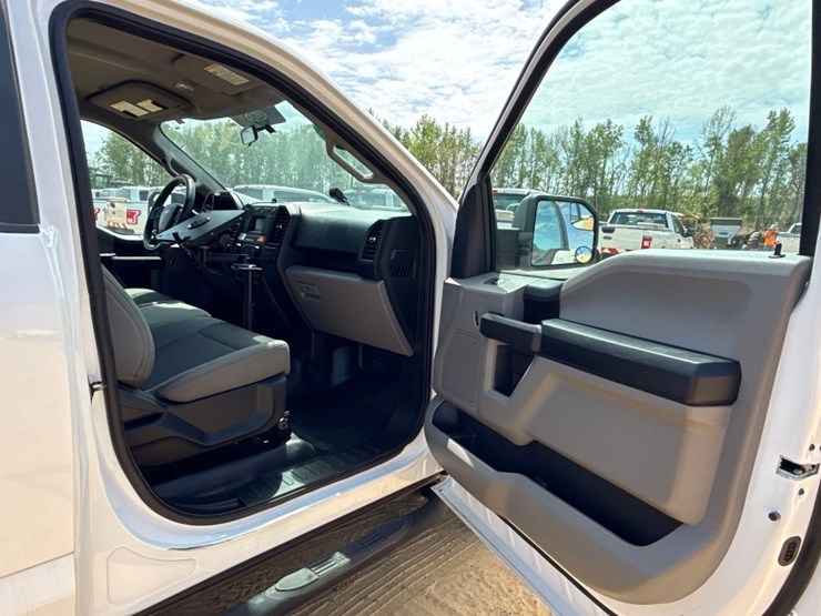 2015-ford-f150-xl-image-9