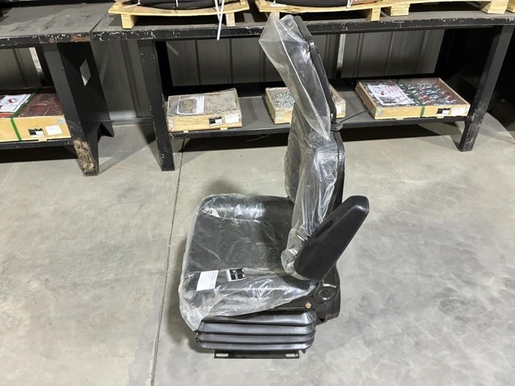 giyi-excavator-seat-image-2