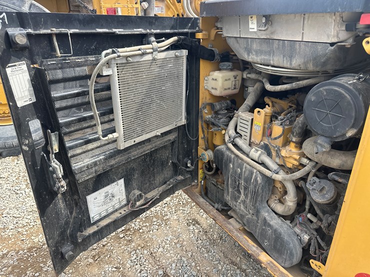 2019-caterpillar-259d3-image-42