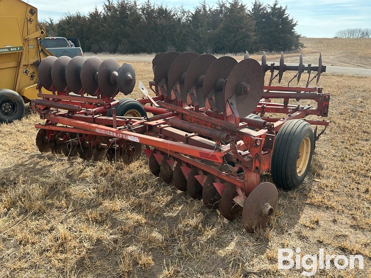 massey-ferguson-520-image-5
