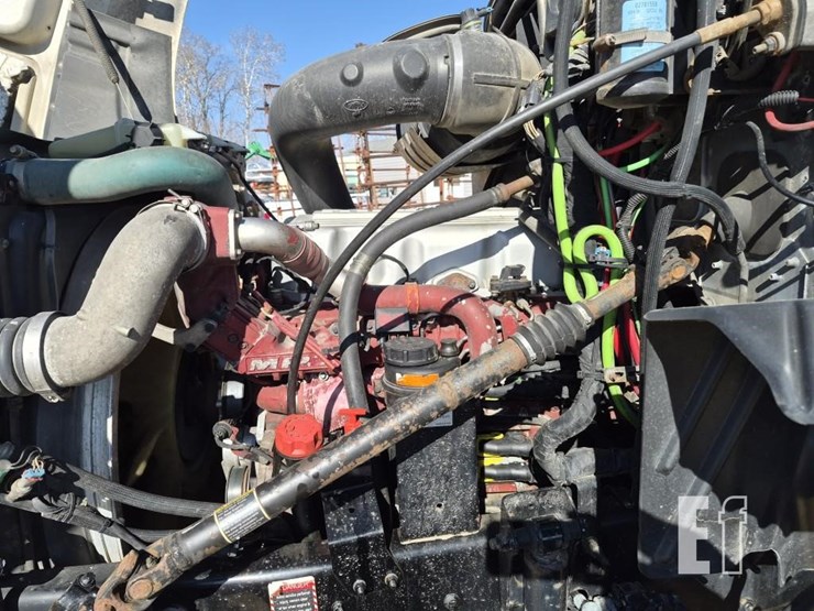 2014-mack-pinnacle-cxu613-image-22